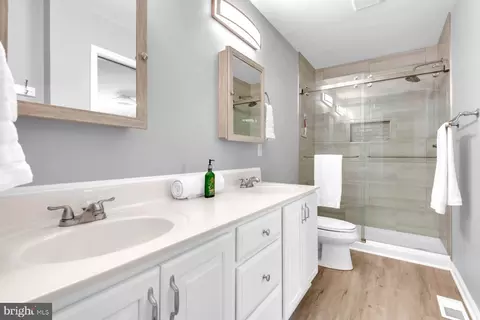 Bath - 1521 Warfield Rd, Edgewater, MD 21037 photo 1 of 2