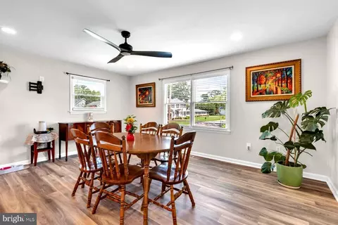 Dining - 1521 Warfield Rd, Edgewater, MD 21037 photo 1 of 2