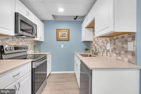 Kitchen - 1521 Warfield Rd, Edgewater, MD 21037 photo 2 of 3