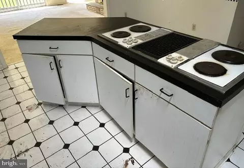 Kitchen - 215 A Mountain Rd, Pasadena, MD 21122 photo 2 of 2