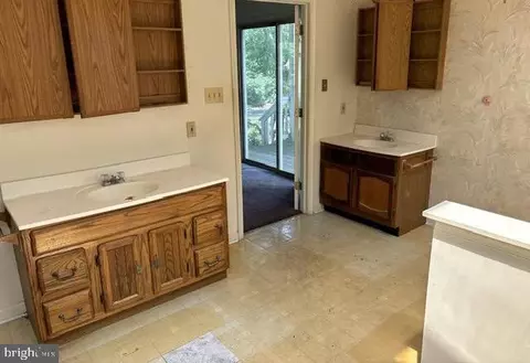 Entry Way - 215 A Mountain Rd, Pasadena, MD 21122 photo 3 of 3