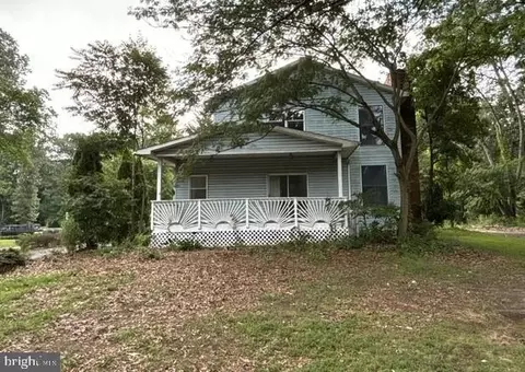 215 A Mountain Rd, Pasadena, MD 21122