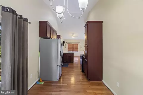 Entry Way - 736 213th St, Pasadena, MD 21122 photo 4 of 4