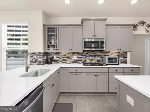 7964 Meridian Dr, Pasadena, MD 21122 photo 3