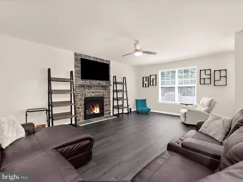 7964 Meridian Dr, Pasadena, MD 21122 photo 9