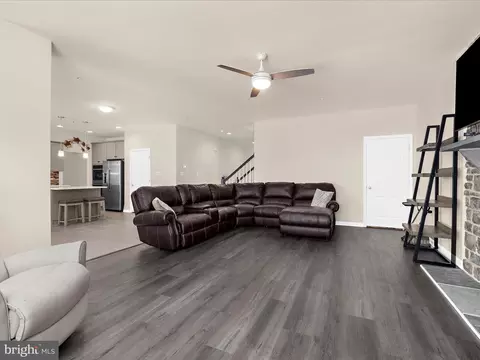 7964 Meridian Dr, Pasadena, MD 21122 photo 16