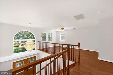 Living - 619 Riverside Dr, Pasadena, MD 21122 photo 8 of 10