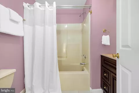 Bath - 619 Riverside Dr, Pasadena, MD 21122 photo 3 of 4