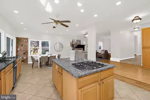 Kitchen - 619 Riverside Dr, Pasadena, MD 21122 photo 4 of 6