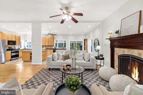 Living - 619 Riverside Dr, Pasadena, MD 21122 photo 2 of 10