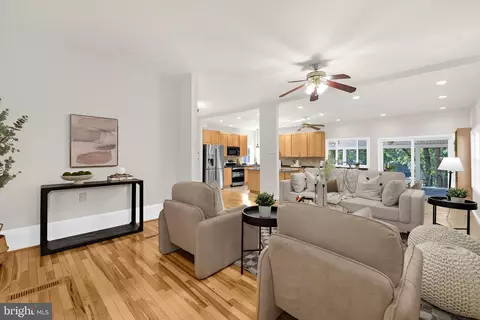 Living - 619 Riverside Dr, Pasadena, MD 21122 photo 3 of 10