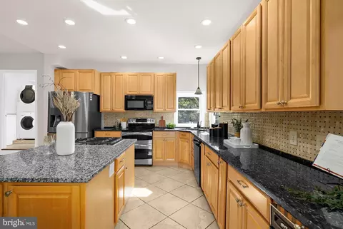 Kitchen - 619 Riverside Dr, Pasadena, MD 21122 photo 3 of 6