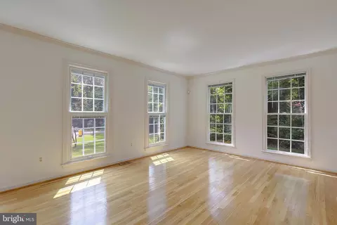 Living - 340 Candle Ridge Dr, Arnold, MD 21012 photo 2 of 8