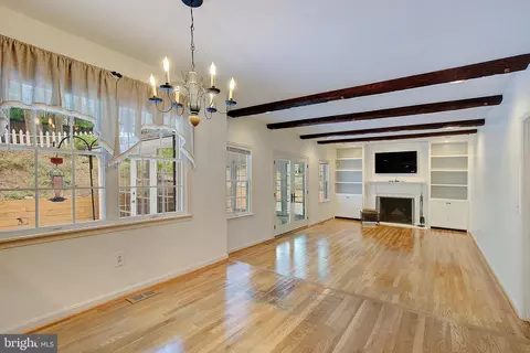 Living - 340 Candle Ridge Dr, Arnold, MD 21012 photo 3 of 8