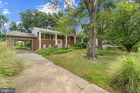 8053 Woodholme Cir, Pasadena, MD 21122