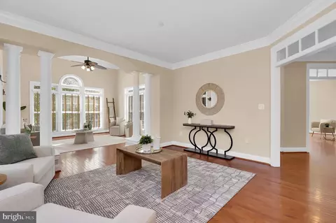 Living - 350 E Bay Front Rd, Deale, MD 20751 photo 4 of 8
