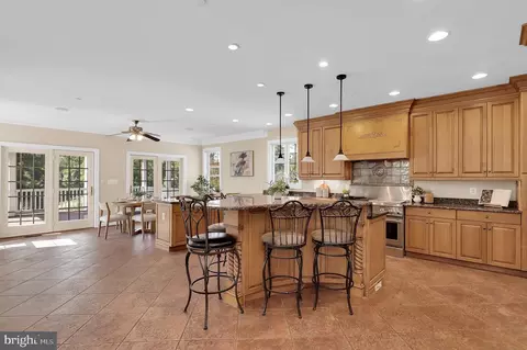 Kitchen - 350 E Bay Front Rd, Deale, MD 20751 photo 4 of 5