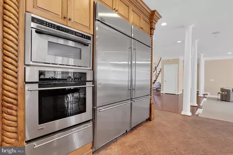 Kitchen - 350 E Bay Front Rd, Deale, MD 20751 photo 2 of 5