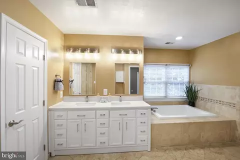 Bath - 132 Seabiscuit Pl, Edgewater, MD 21037 photo 2 of 10