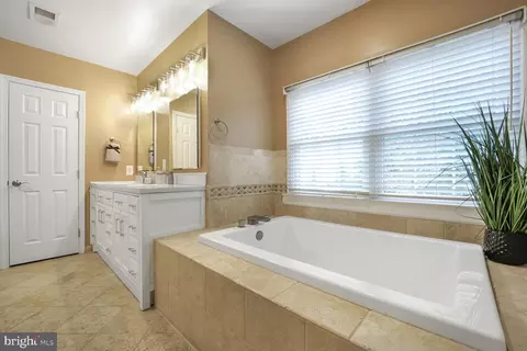 Bath - 132 Seabiscuit Pl, Edgewater, MD 21037 photo 5 of 10