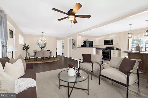 10 Hopkins St, Glen Burnie, MD 21061
