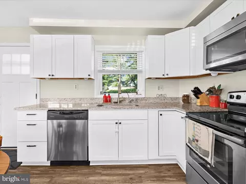 Kitchen - 593 Riverside Dr, Pasadena, MD 21122 photo 2 of 2