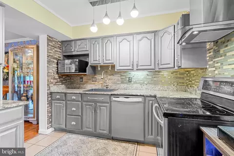 Kitchen - 1249 Birchcrest Ct, Arnold, MD 21012 photo 2 of 3