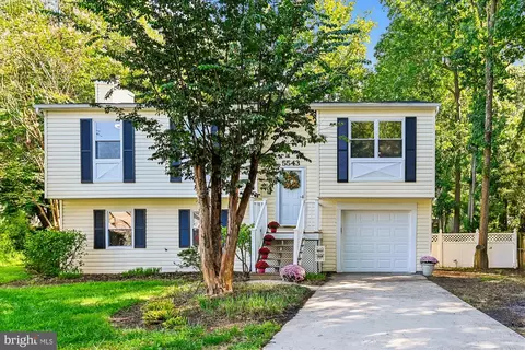 5543 Dartmouth St, Churchton, MD 20733