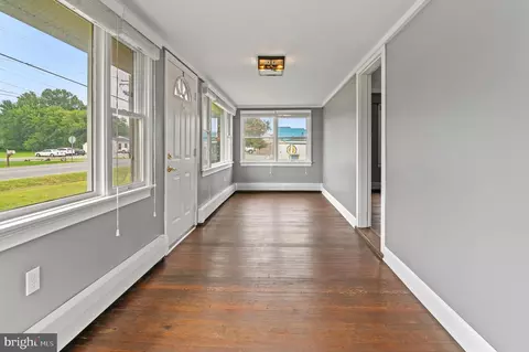 Entry Way - 639 Deale Rd, Deale, MD 20751 photo 4 of 4