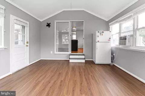 Entry Way - 639 Deale Rd, Deale, MD 20751 photo 3 of 4