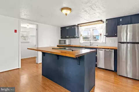 Kitchen - 639 Deale Rd, Deale, MD 20751 photo 5 of 6