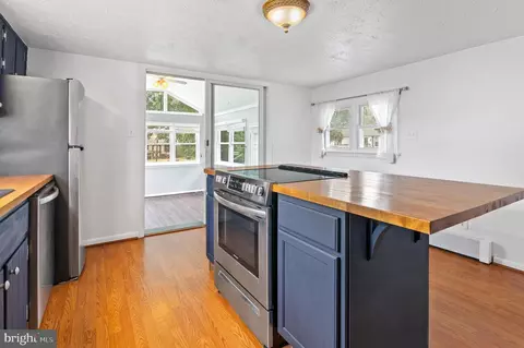 Kitchen - 639 Deale Rd, Deale, MD 20751 photo 3 of 6