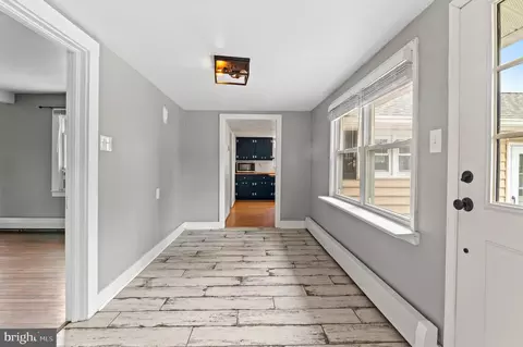 Entry Way - 639 Deale Rd, Deale, MD 20751 photo 2 of 4