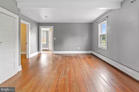 Living - 639 Deale Rd, Deale, MD 20751 photo 4 of 6