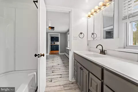 Bath - 639 Deale Rd, Deale, MD 20751 photo 1 of 1