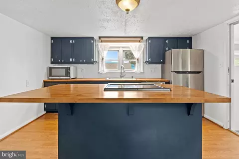 Kitchen - 639 Deale Rd, Deale, MD 20751 photo 6 of 6