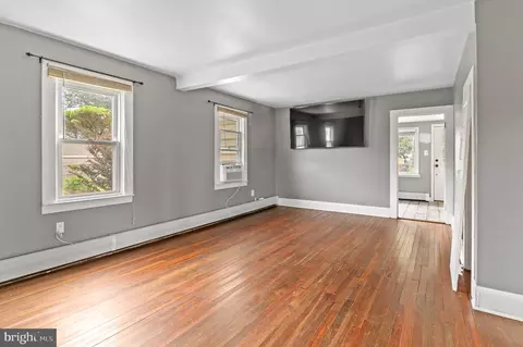 Living - 639 Deale Rd, Deale, MD 20751 photo 3 of 6