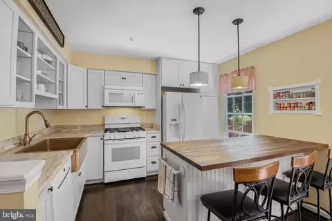 Kitchen - 709 Pine Drift Dr, Odenton, MD 21113 photo 3 of 4