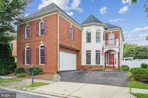 702 Banneker Ln, Annapolis, MD 21401