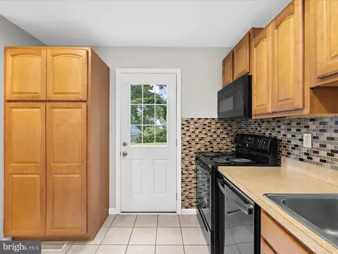 89 Creekview Ct, Pasadena, MD 21122 photo 5