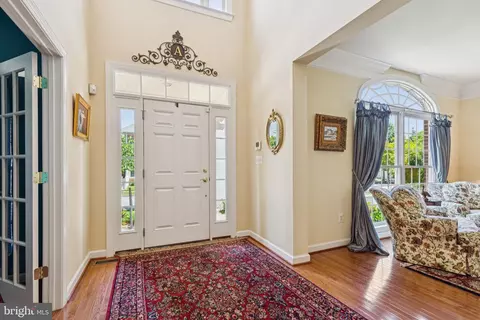 Entry Way - 702 Pearson Point Pl, Annapolis, MD 21401 photo 2 of 5