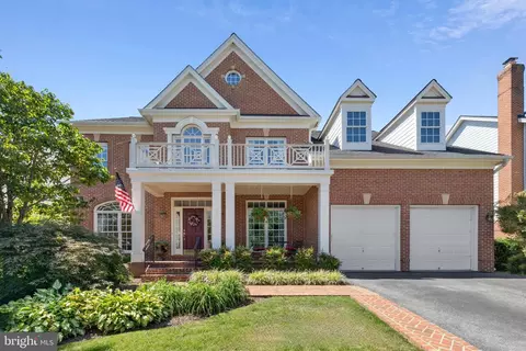 702 Pearson Point Pl, Annapolis, MD 21401
