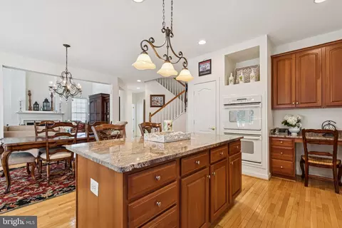 Kitchen - 702 Pearson Point Pl, Annapolis, MD 21401 photo 3 of 6