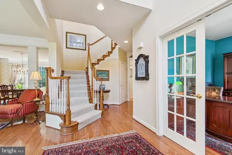 Entry Way - 702 Pearson Point Pl, Annapolis, MD 21401 photo 3 of 5