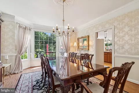 Dining - 702 Pearson Point Pl, Annapolis, MD 21401 photo 3 of 9
