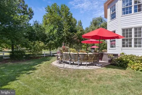 Exterior - 702 Pearson Point Pl, Annapolis, MD 21401 photo 4 of 13