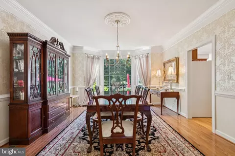 Dining - 702 Pearson Point Pl, Annapolis, MD 21401 photo 1 of 9