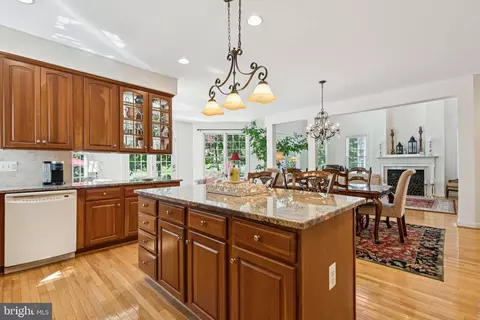 Kitchen - 702 Pearson Point Pl, Annapolis, MD 21401 photo 2 of 6