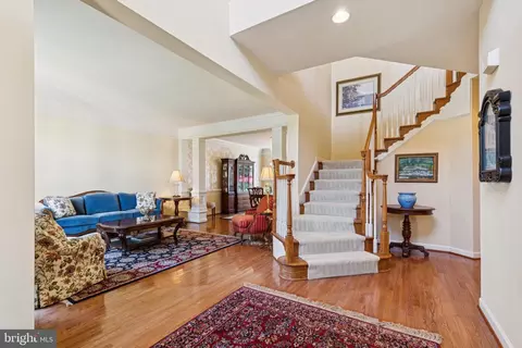 Entry Way - 702 Pearson Point Pl, Annapolis, MD 21401 photo 4 of 5