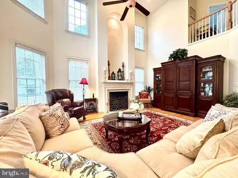 Living - 702 Pearson Point Pl, Annapolis, MD 21401 photo 1 of 3